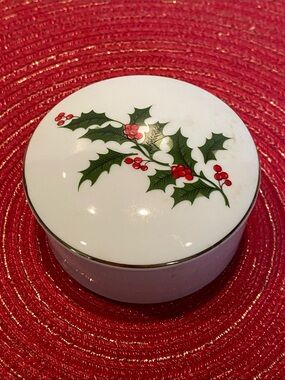 Vintage All the Trimmings Trinket Box or Covered Candy Dish